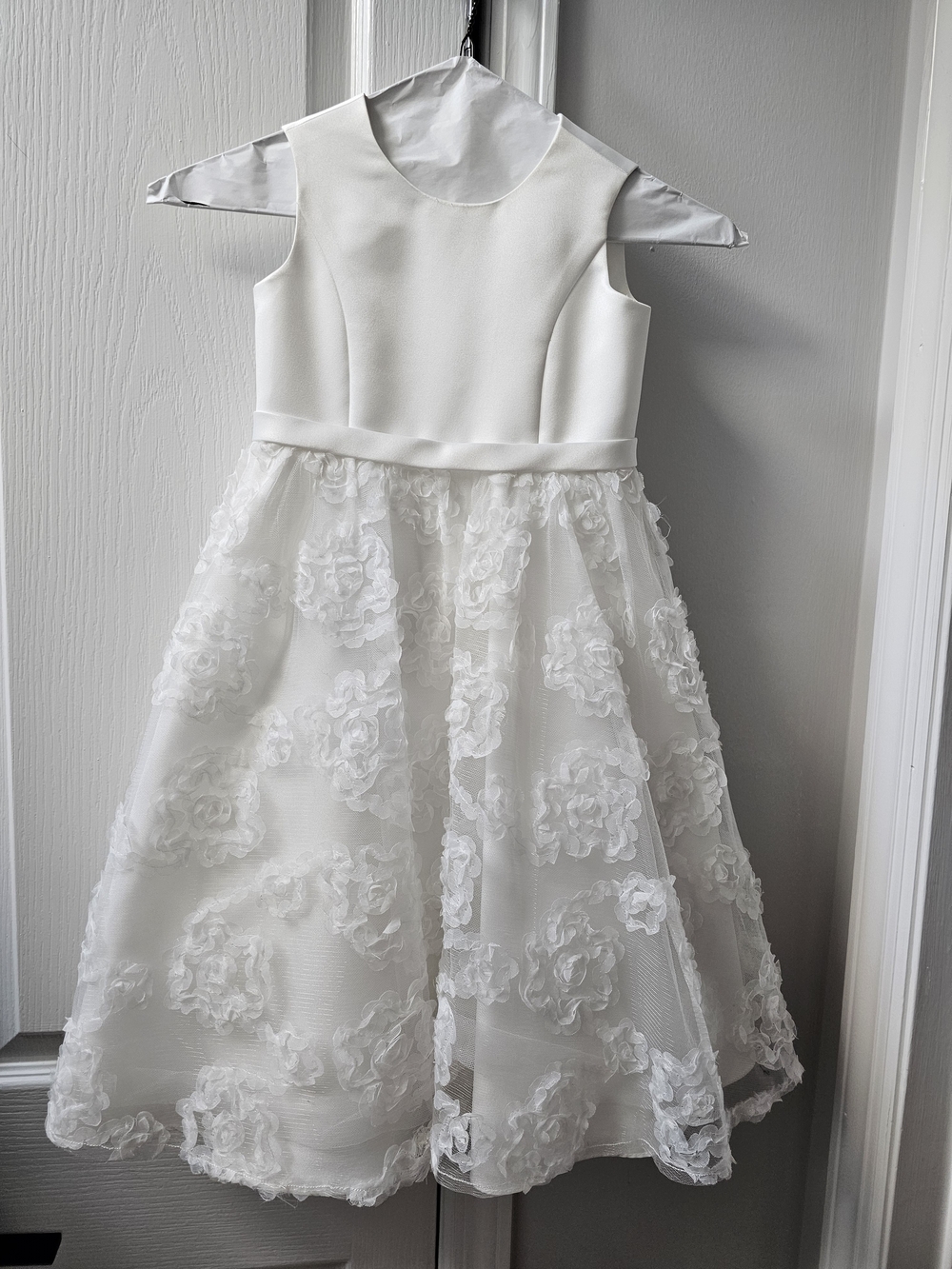 David's Bridal White Floral Appliqué Tulle Dress for Girls